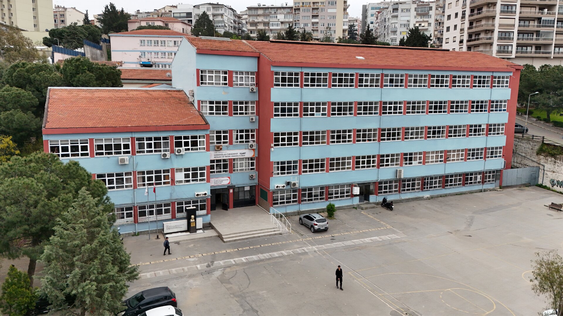 Cumhuriyet Ticaret ve Mesleki Teknik Anadolu Lisesi Spor Salonu